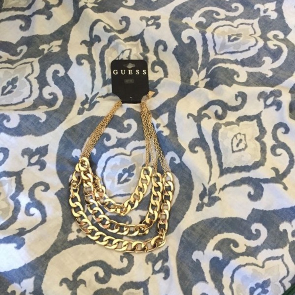 Guess gold chain ✨✨